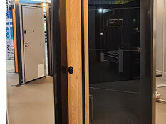 SAFETY DOOR WITH HIDDEN HANDLE